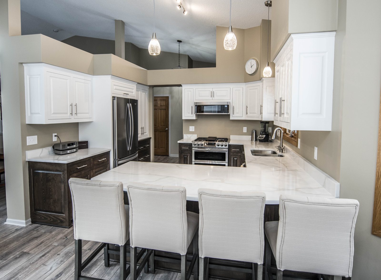 Kitchen remodel with an island in Apple Valley, MN